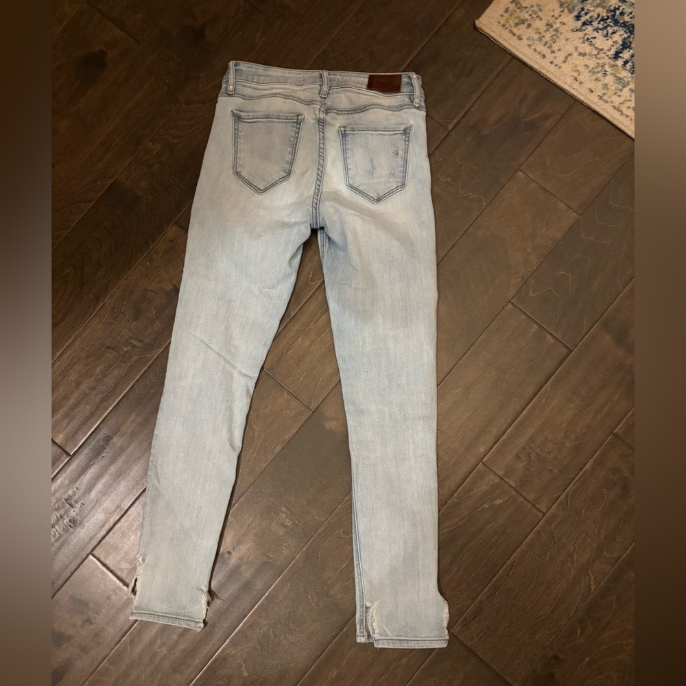 Hidden Jeans Light Wash with Split Ankle Hems for Women - Picture 3 of 12
